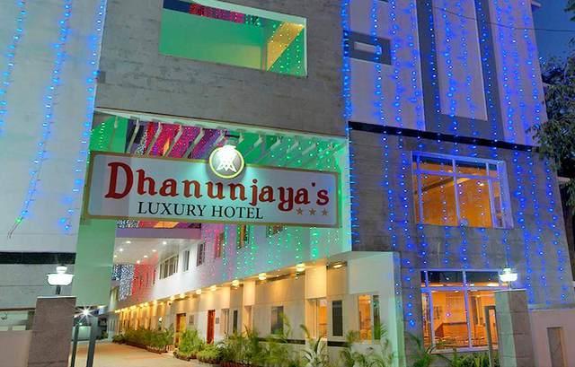 Dhanunjayas Luxury Hotel โฮซูร์ ภายนอก รูปภาพ