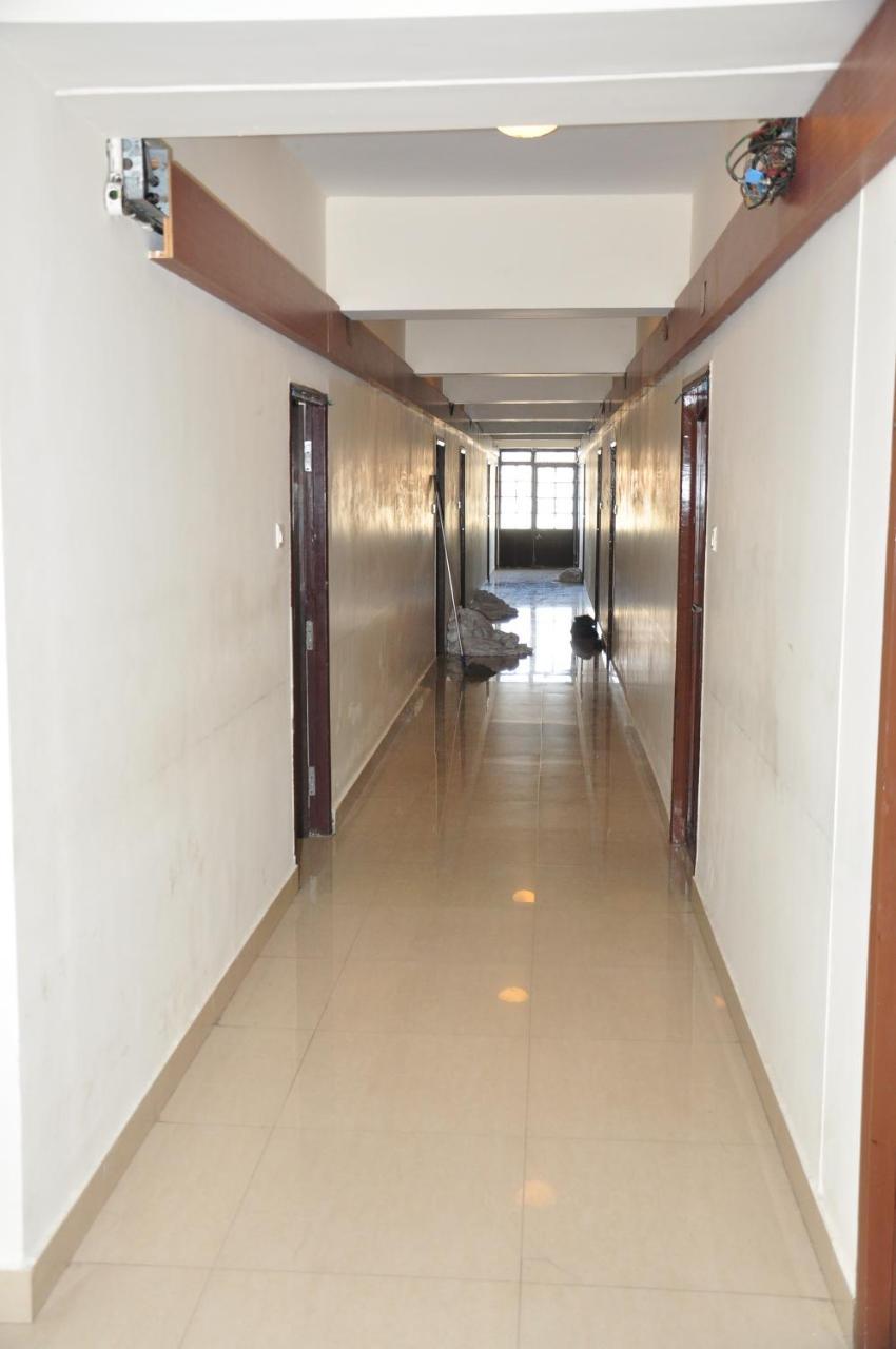 Dhanunjayas Luxury Hotel โฮซูร์ ภายนอก รูปภาพ
